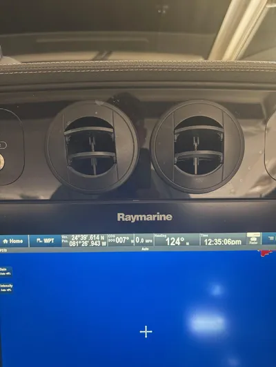 Demo Diamond Yacht Photos Pics Control panel of a 2017 Boston Whaler 420 Outrage with Raymarine display.