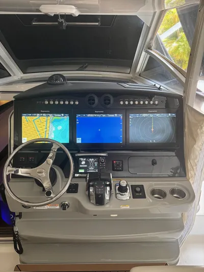 Demo Diamond Yacht Photos Pics 2017 Boston Whaler 420 Outrage helm with advanced navigation displays and controls.