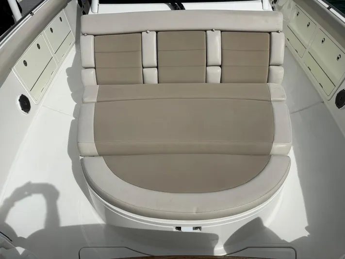 Demo Diamond Yacht Photos Pics Boston Whaler 420 Outrage 2017 boat seating area with beige cushions.