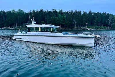 Axopar 37 Cabin