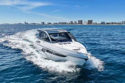 Valiatt 380 Bowrider