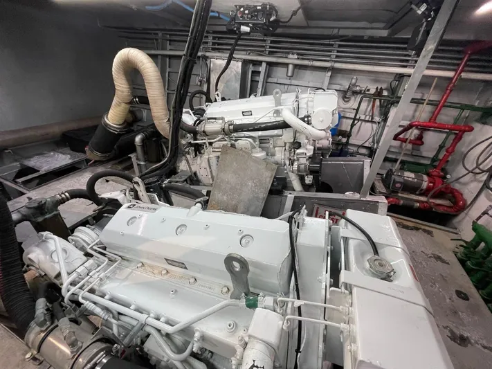 Super Voyager III Yacht Photos Pics 