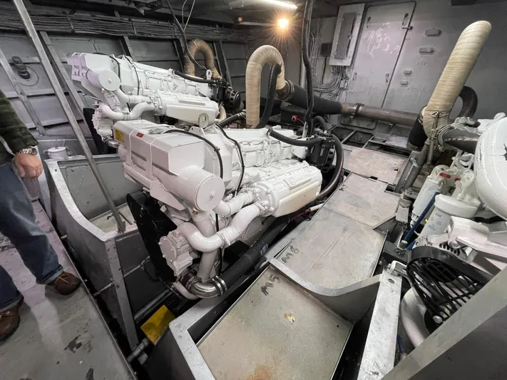 Super Voyager III Yacht Photos Pics 