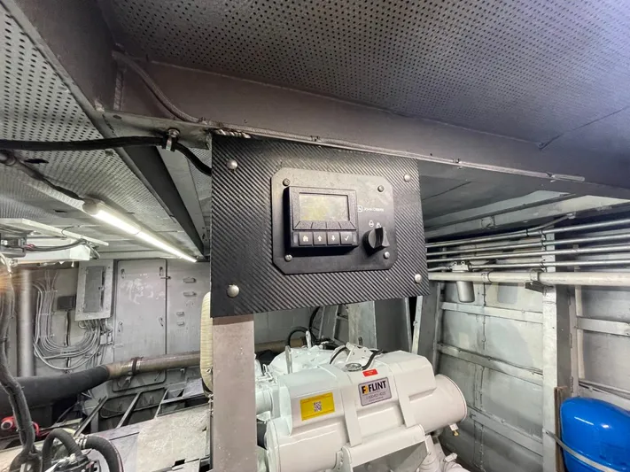 Super Voyager III Yacht Photos Pics 