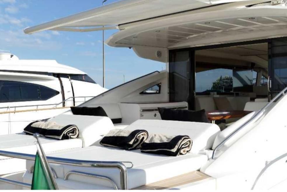2006 Princess 73 
