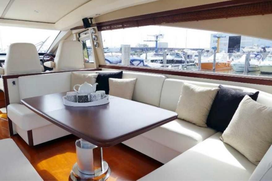 2006 Princess 73 