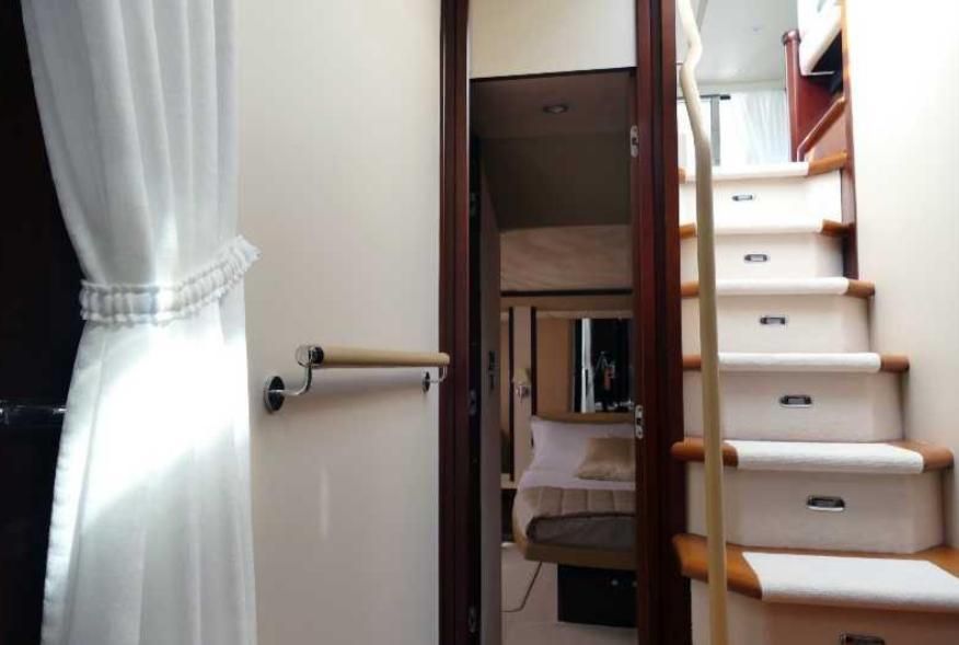 2006 Princess 73 
