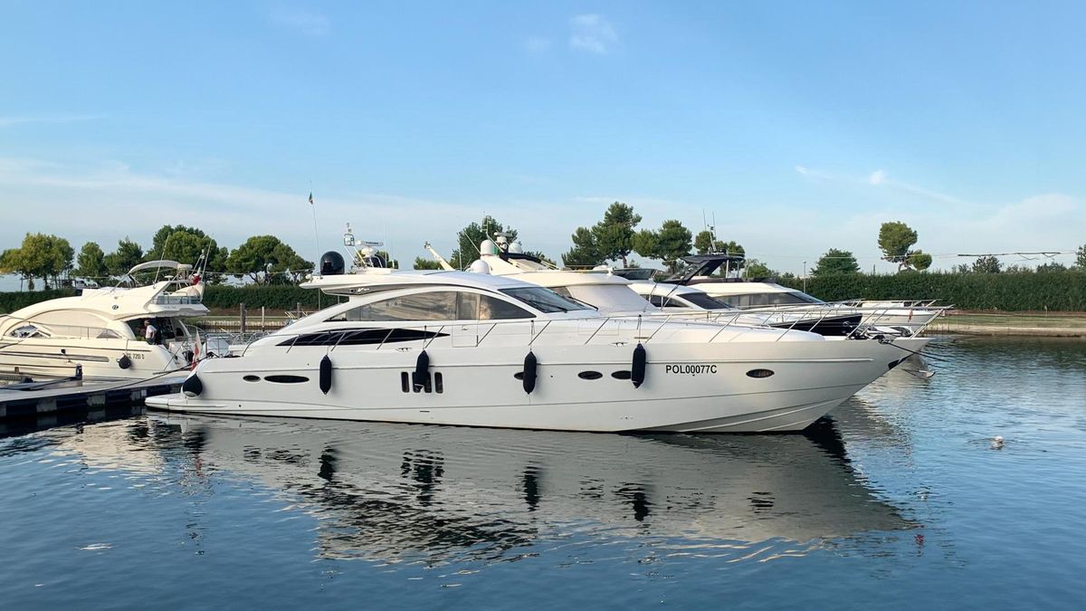 2006 Princess 73 