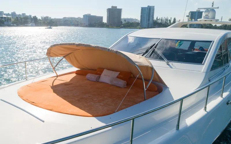 Dolce Vita II Yacht Photos Pics 