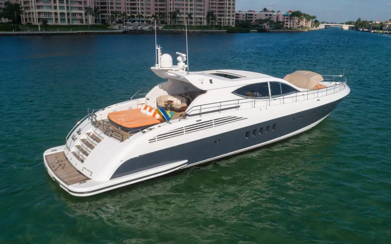 Dolce Vita II Yacht Photos Pics 