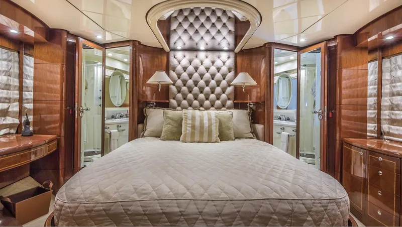 Dolce Vita II Yacht Photos Pics 