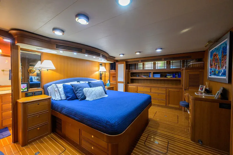 Bandol Yacht Photos Pics Luxurious Marlow 78E yacht bedroom with blue bedding and wooden furnishings, 2006 model.