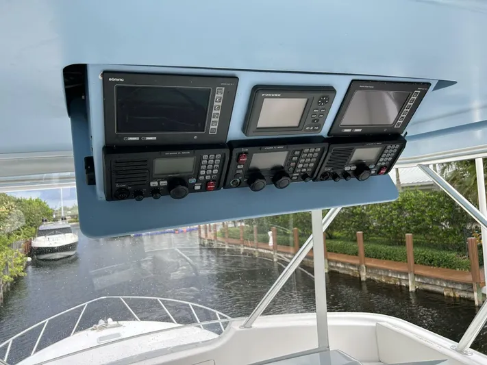 Rusty Yacht Photos Pics 2006 Viking 52 Convertible yacht cockpit with navigation and communication equipment.