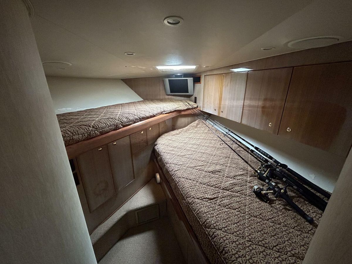 2006 Viking 52 