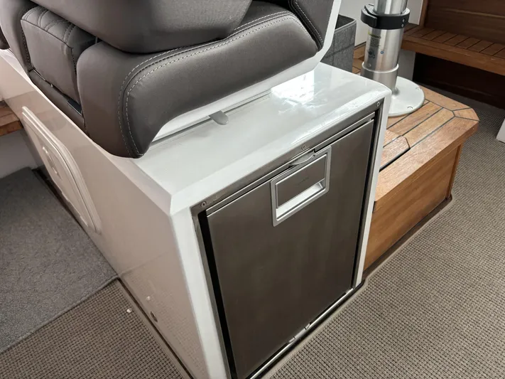 Intrepid Yacht Photos Pics 