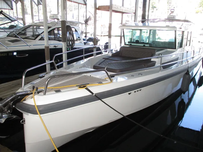 Intrepid Yacht Photos Pics 