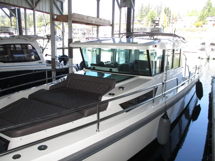 Intrepid Yacht Photos Pics 