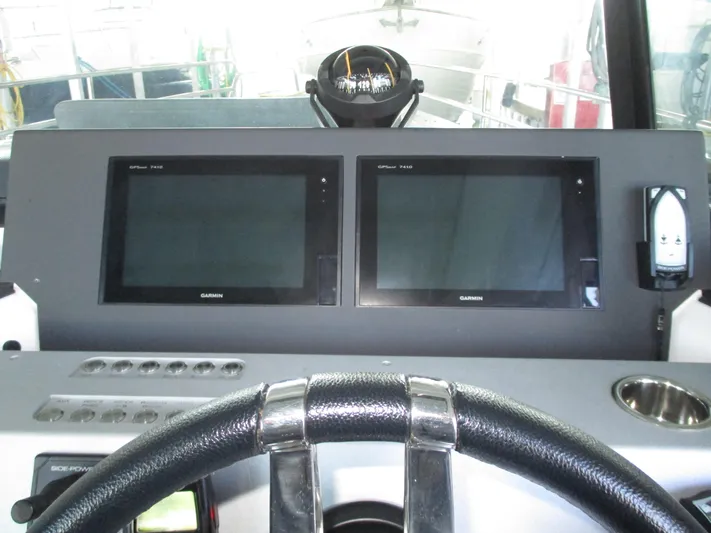 Intrepid Yacht Photos Pics 