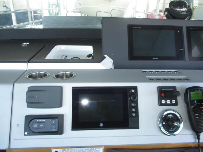 Intrepid Yacht Photos Pics 