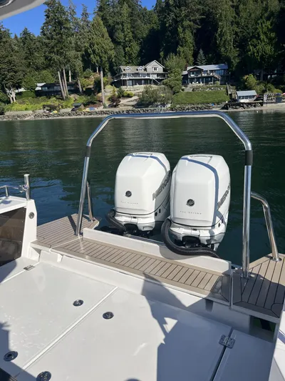 Intrepid Yacht Photos Pics 