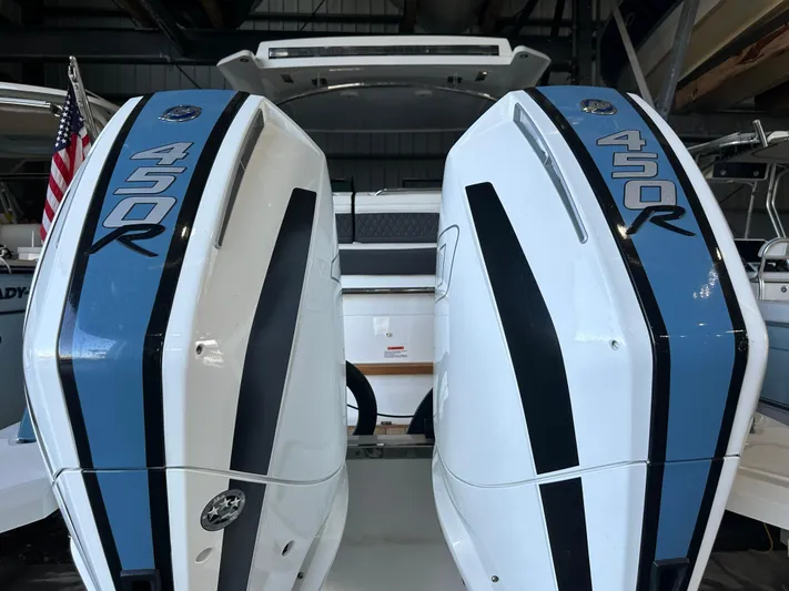  Yacht Photos Pics Twin 450R outboard engines on a 2022 Cobalt R33 boat.