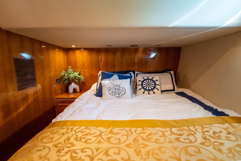 Port-folio Yacht Photos Pics Luxurious cabin interior of 2007 Ocean Alexander 52 Sedan yacht with elegant bedding.
