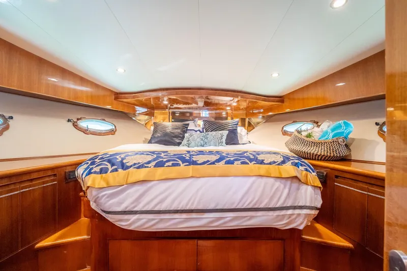 Port-folio Yacht Photos Pics Luxurious 2007 Ocean Alexander 52 Sedan yacht bedroom with elegant wood finish and plush bedding.
