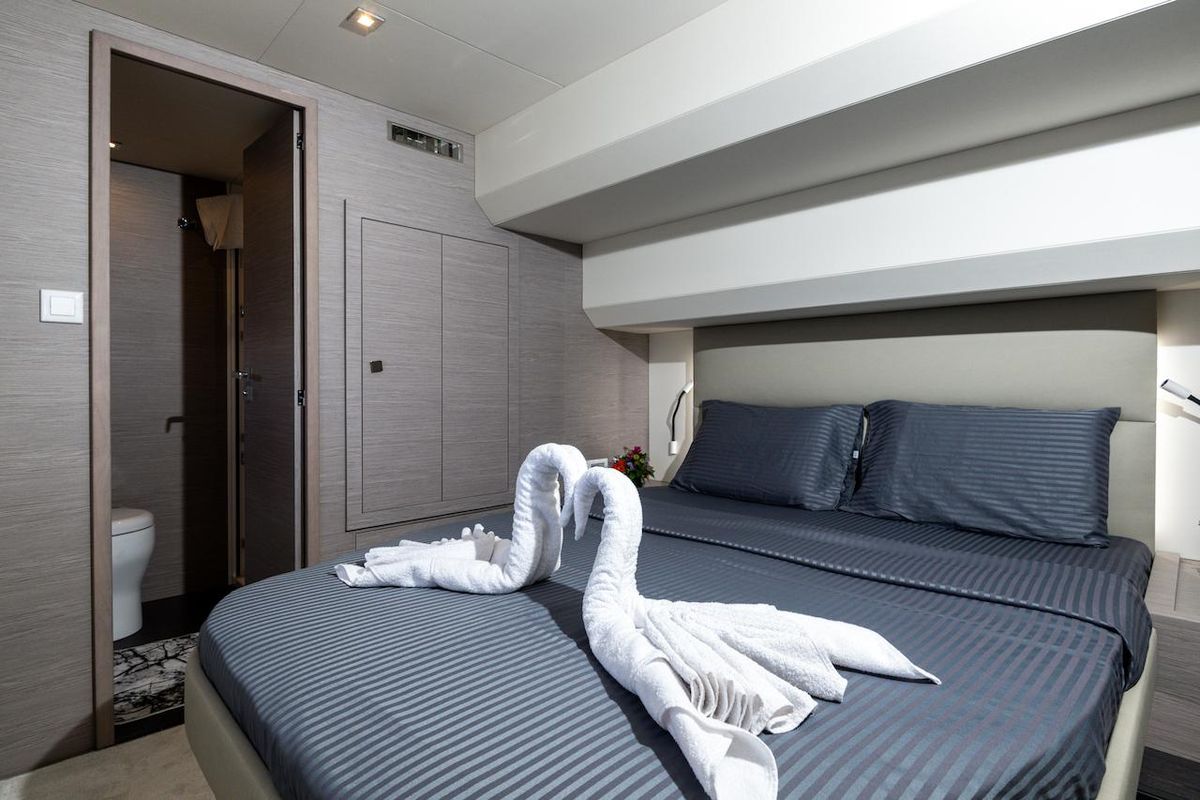 2022 Fountaine Pajot 44 