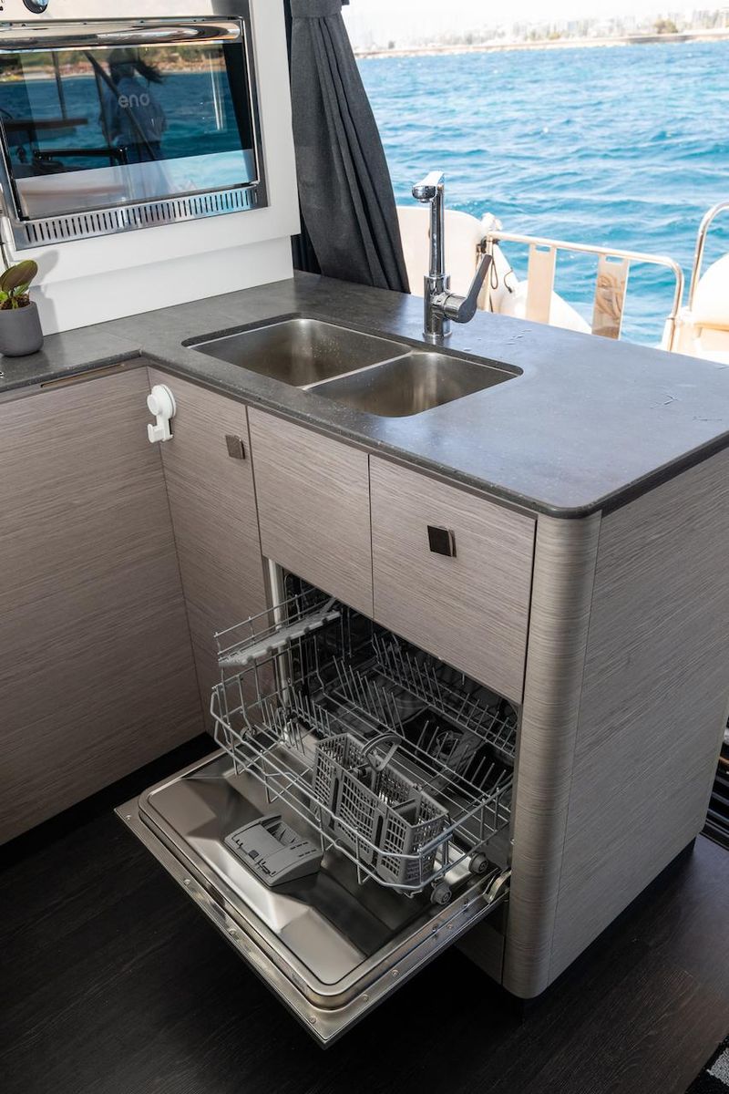 2022 Fountaine Pajot 44 