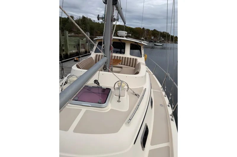  Yacht Photos Pics 2008 Island Packet SP Cruiser sailboat docked, showcasing deck and cockpit area.