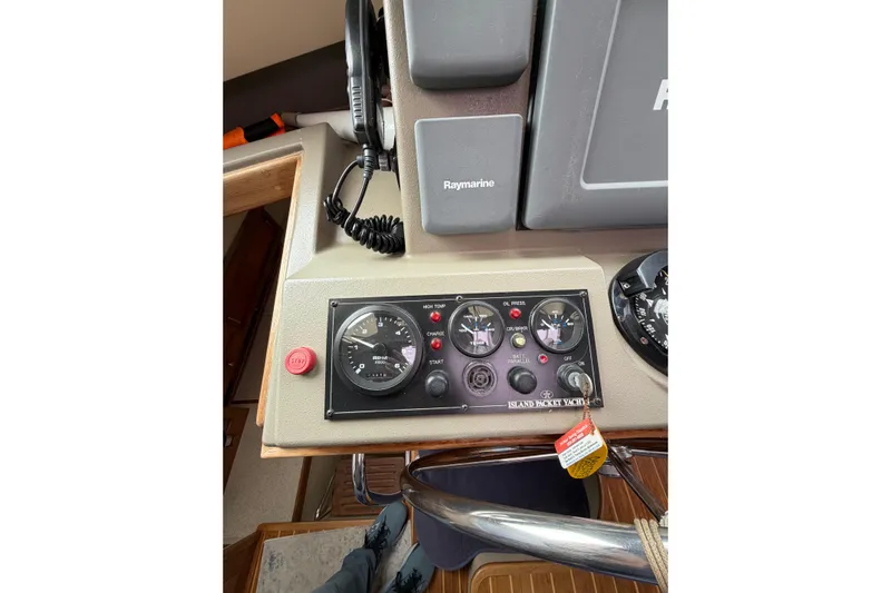  Yacht Photos Pics 2008 Island Packet SP Cruiser control panel with gauges and Raymarine equipment.