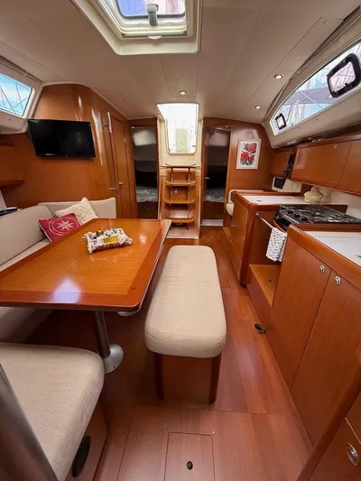  Yacht Photos Pics Beneteau Oceanis 40 2009