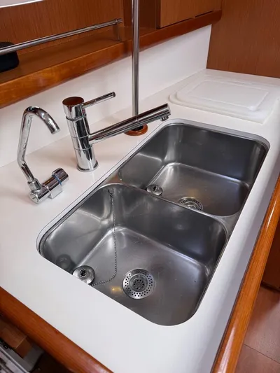  Yacht Photos Pics Beneteau Oceanis 40 2009