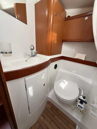  Yacht Photos Pics Beneteau Oceanis 40 2009