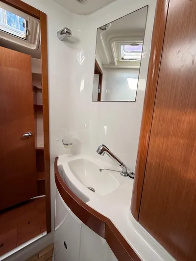  Yacht Photos Pics Beneteau Oceanis 40 2009