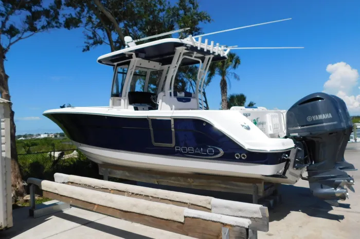 2020 Robalo R302 Center Console Center Console for sale - YachtWorld