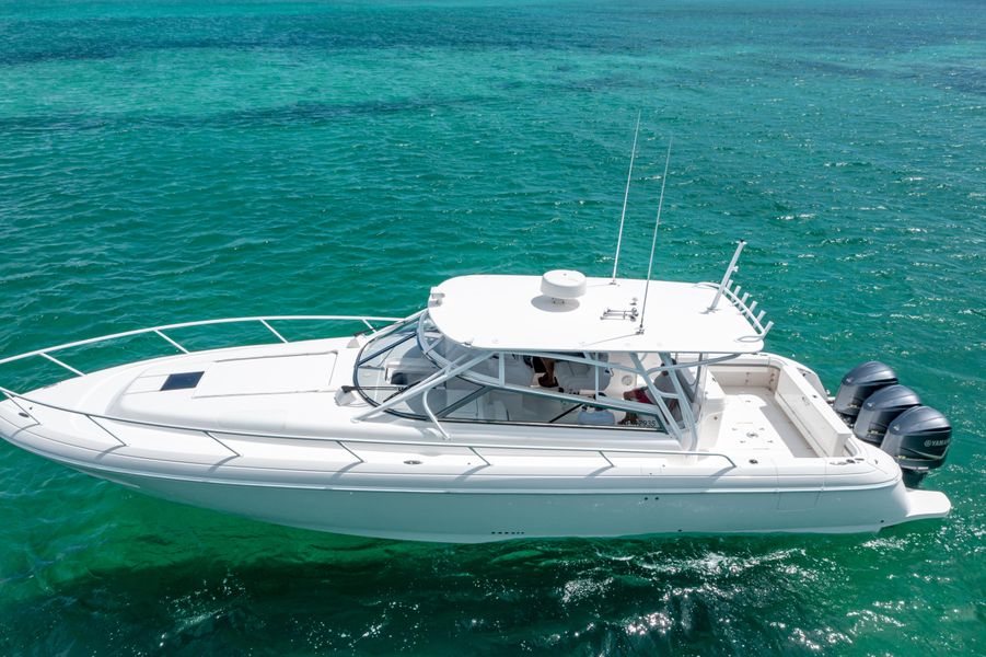 2018 Intrepid 430 Sport Yacht