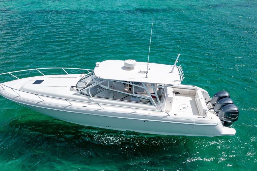 2018 Intrepid 430 Sport Yacht