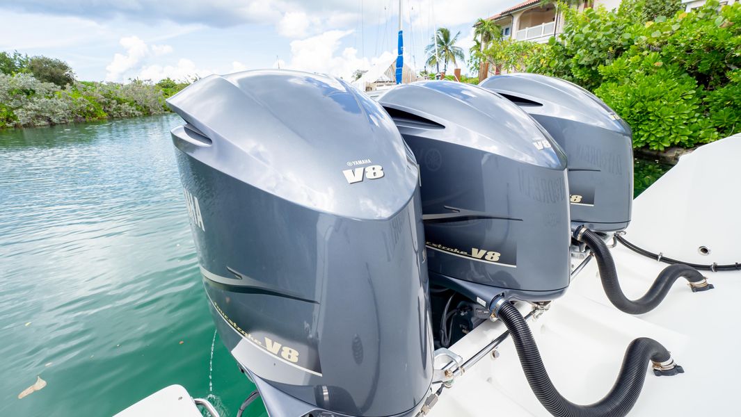 2018 Intrepid 430 Sport Yacht