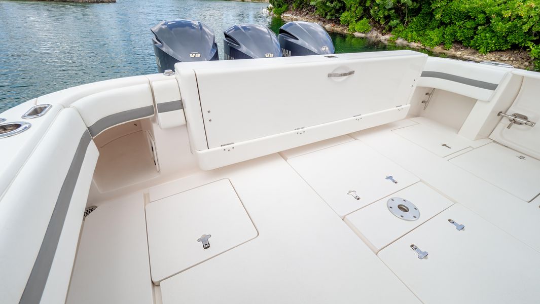 2018 Intrepid 430 Sport Yacht