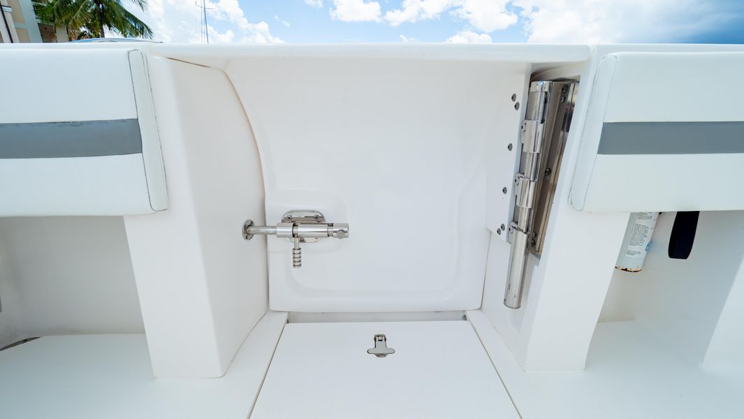 2018 Intrepid 430 Sport Yacht