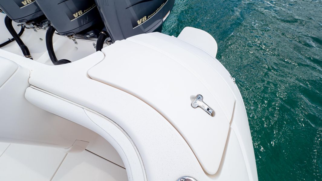 2018 Intrepid 430 Sport Yacht