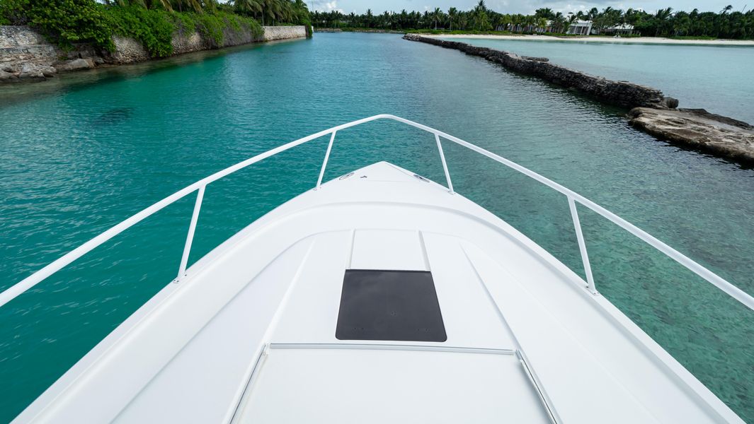 2018 Intrepid 430 Sport Yacht