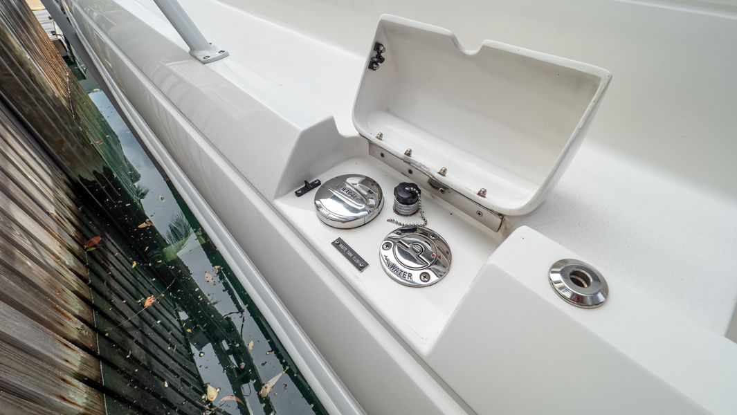 2018 Intrepid 430 Sport Yacht