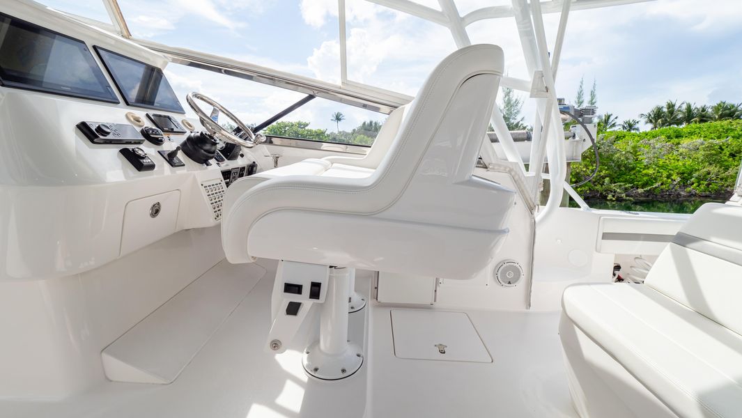 2018 Intrepid 430 Sport Yacht