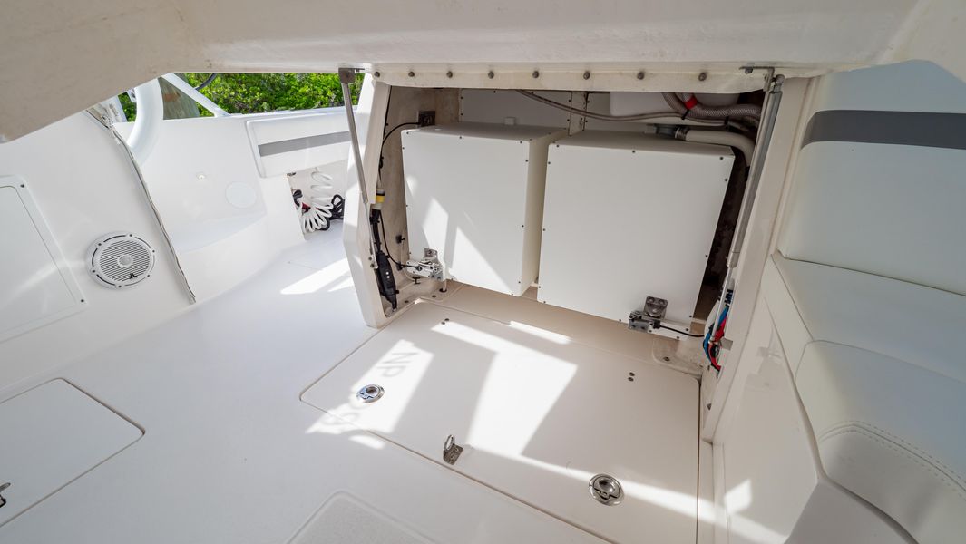 2018 Intrepid 430 Sport Yacht