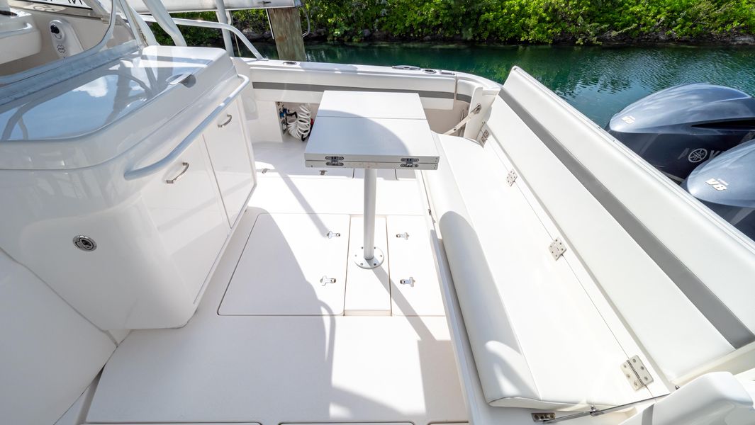 2018 Intrepid 430 Sport Yacht