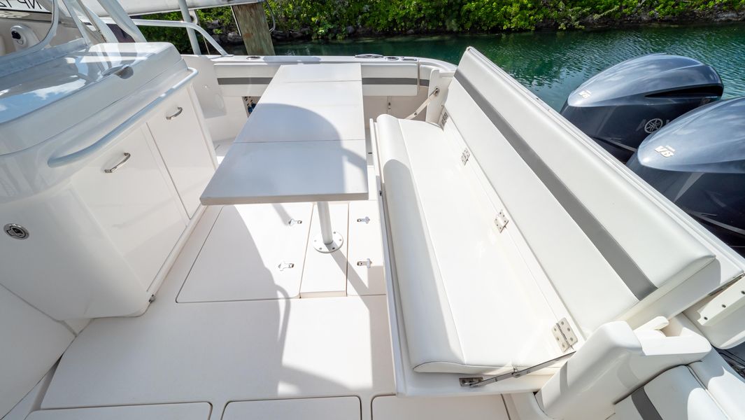 2018 Intrepid 430 Sport Yacht