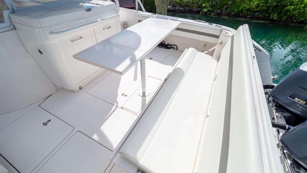 2018 Intrepid 430 Sport Yacht