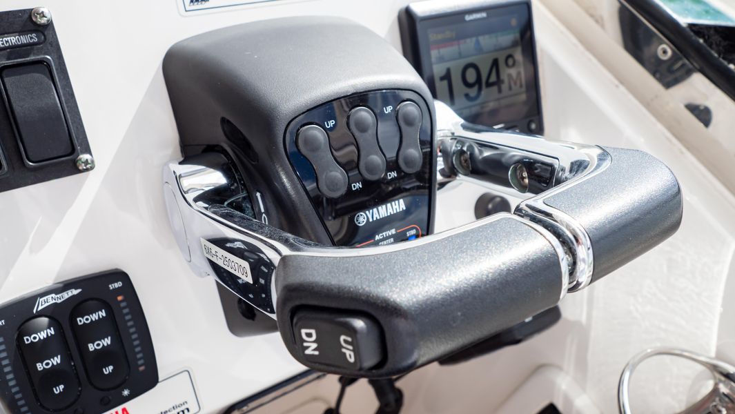 2018 Intrepid 430 Sport Yacht